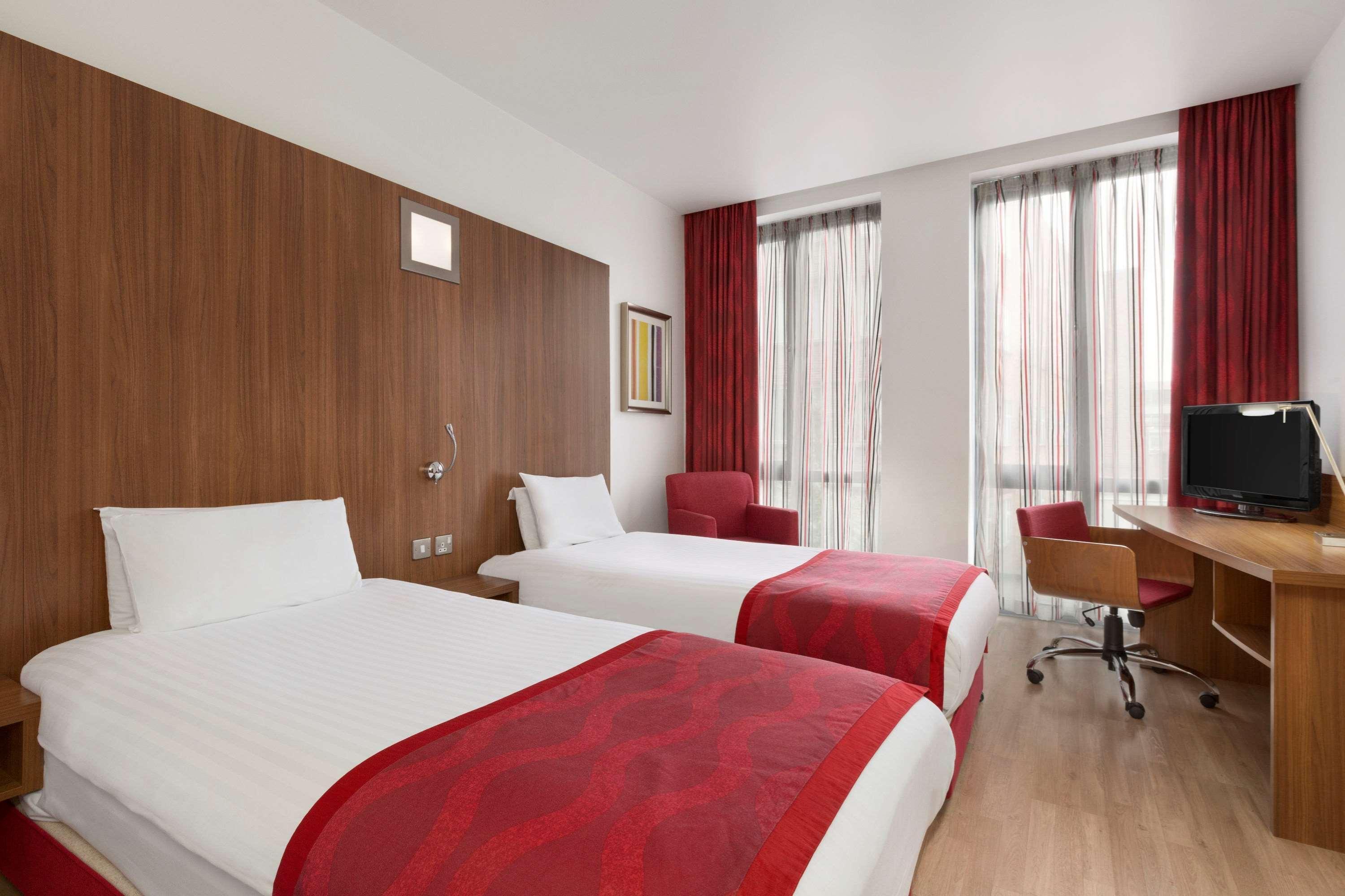 Ramada Encore Leicester City Centre Buitenkant foto