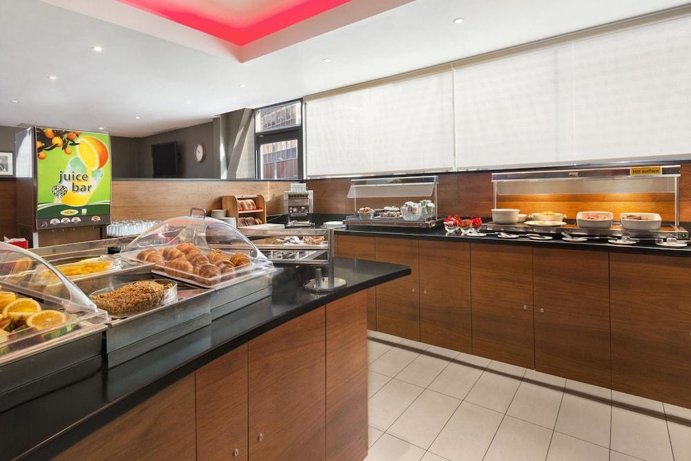 Ramada Encore Leicester City Centre Buitenkant foto
